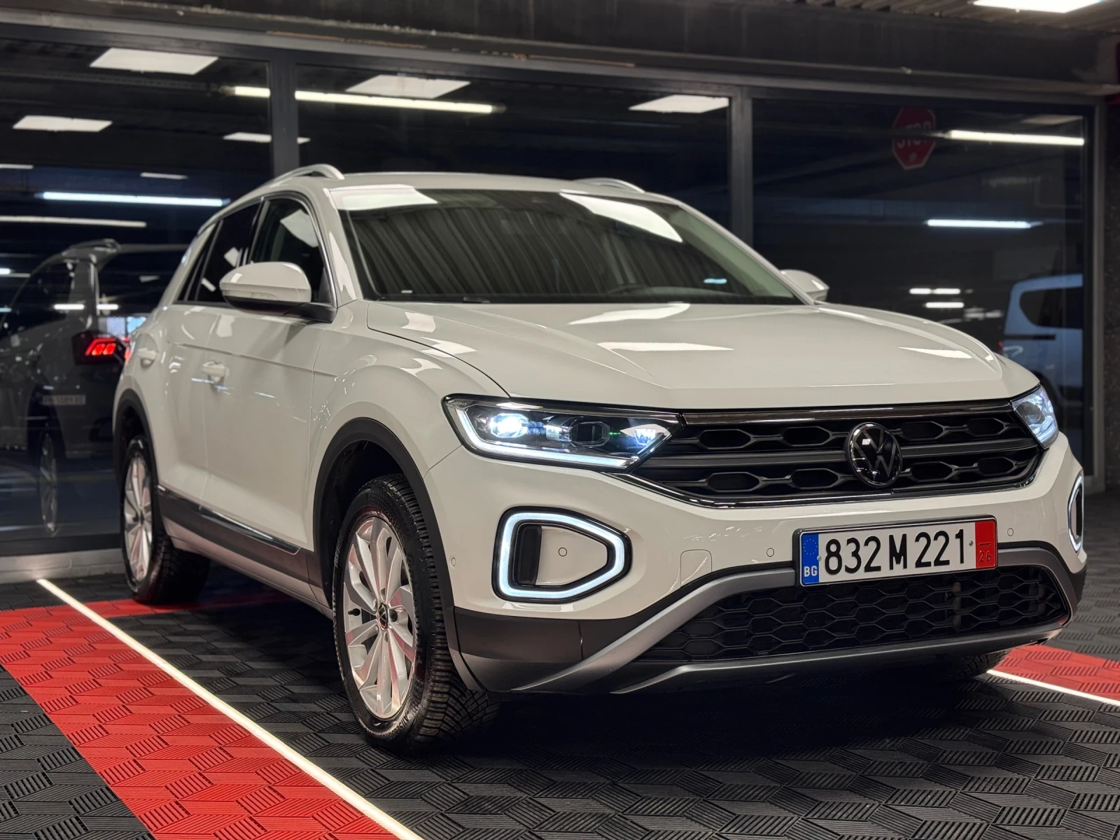 VW T-Roc 2025г 1.5TSI DSG STYLE, снимка 3 - Автомобили и джипове - 53958202