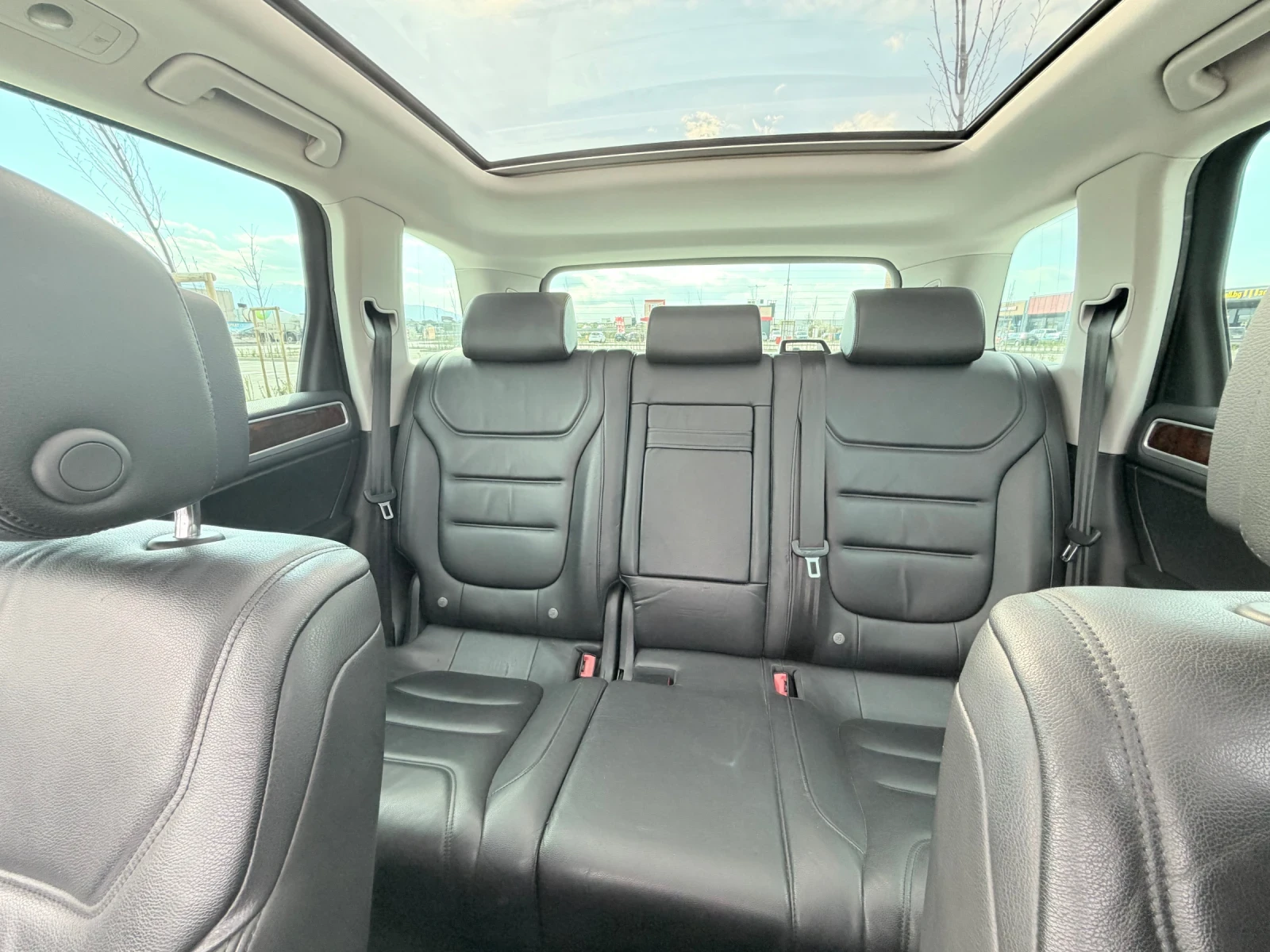 VW Touareg 3.0 TDI/HIGHLINE/PANO/AIR/MEMORY, снимка 10 - Автомобили и джипове - 54141415