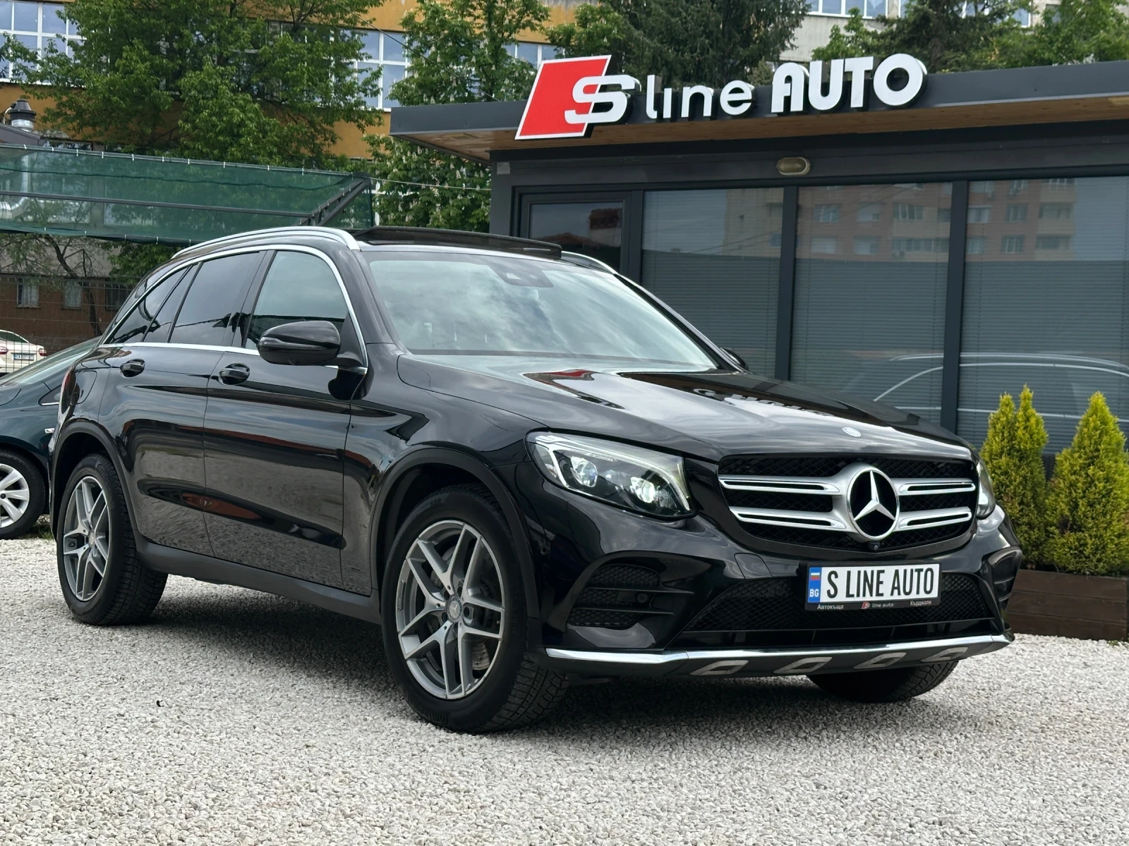 Mercedes-Benz GLC 250 4matic* AMG Line* 360-камера* Панорама* Burmester*, снимка 4 - Автомобили и джипове - 54565432