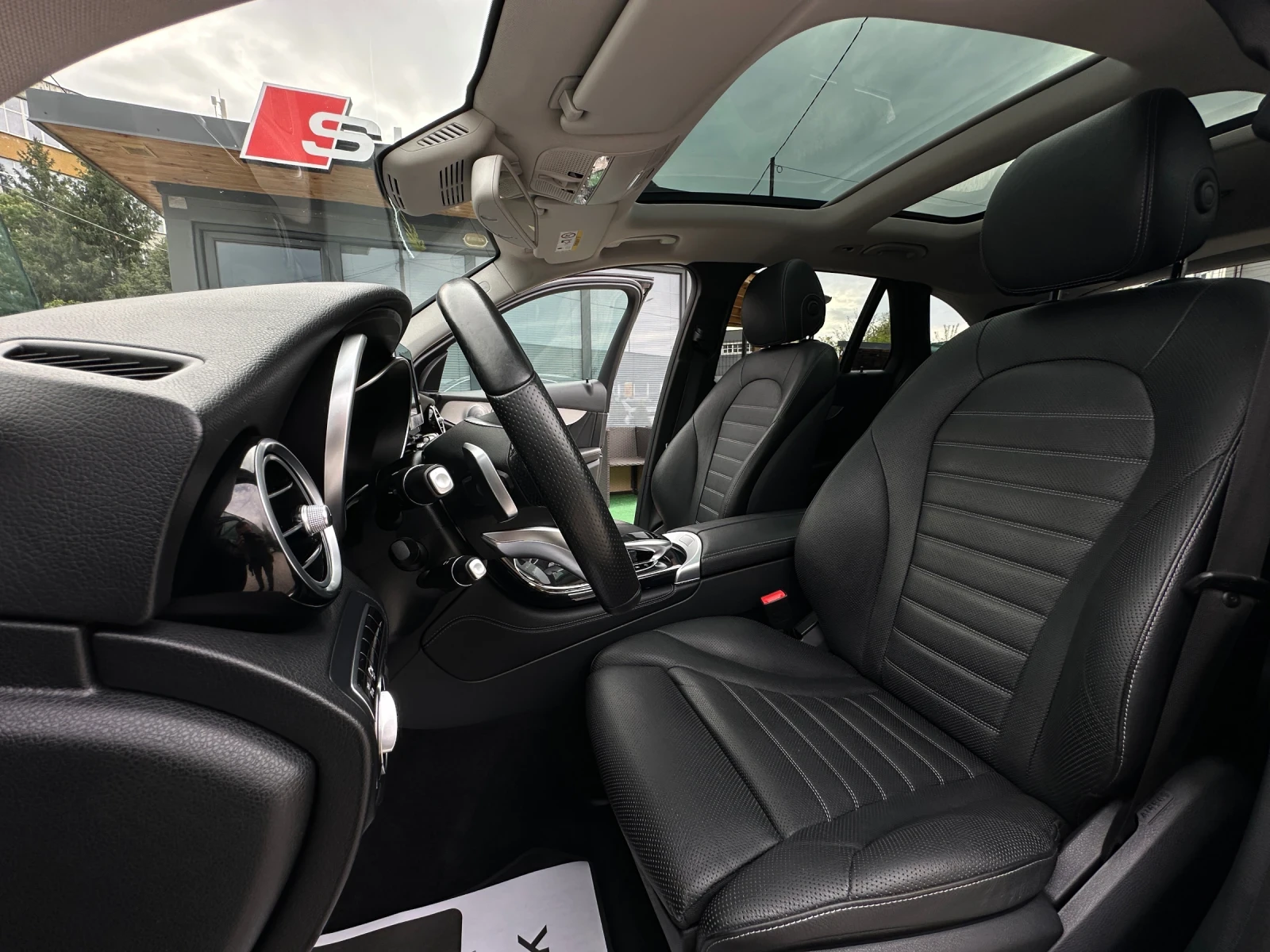 Mercedes-Benz GLC 250 4matic* AMG Line* 360-камера* Панорама* Burmester*, снимка 7 - Автомобили и джипове - 54565432