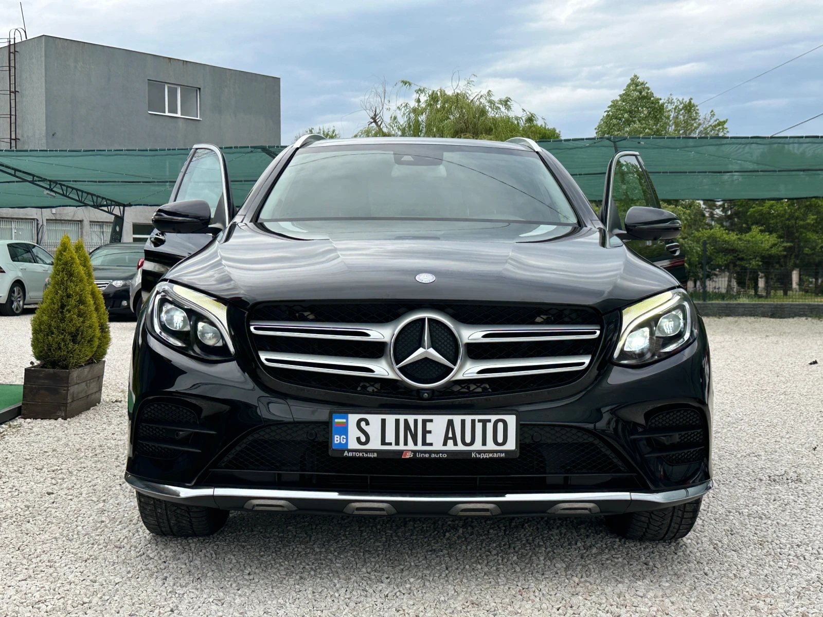 Mercedes-Benz GLC 250 4matic* AMG Line* 360-камера* Панорама* Burmester*, снимка 3 - Автомобили и джипове - 54565432