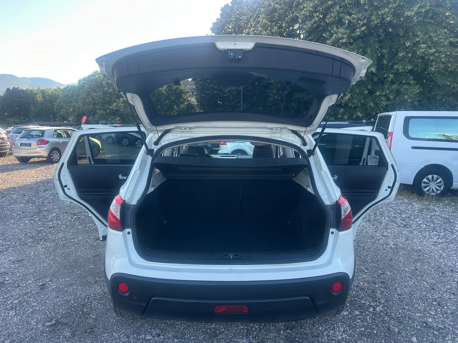 Nissan Qashqai 1.6DCI 131kc 4X4 ITALIA, снимка 14 - Автомобили и джипове - 55051690