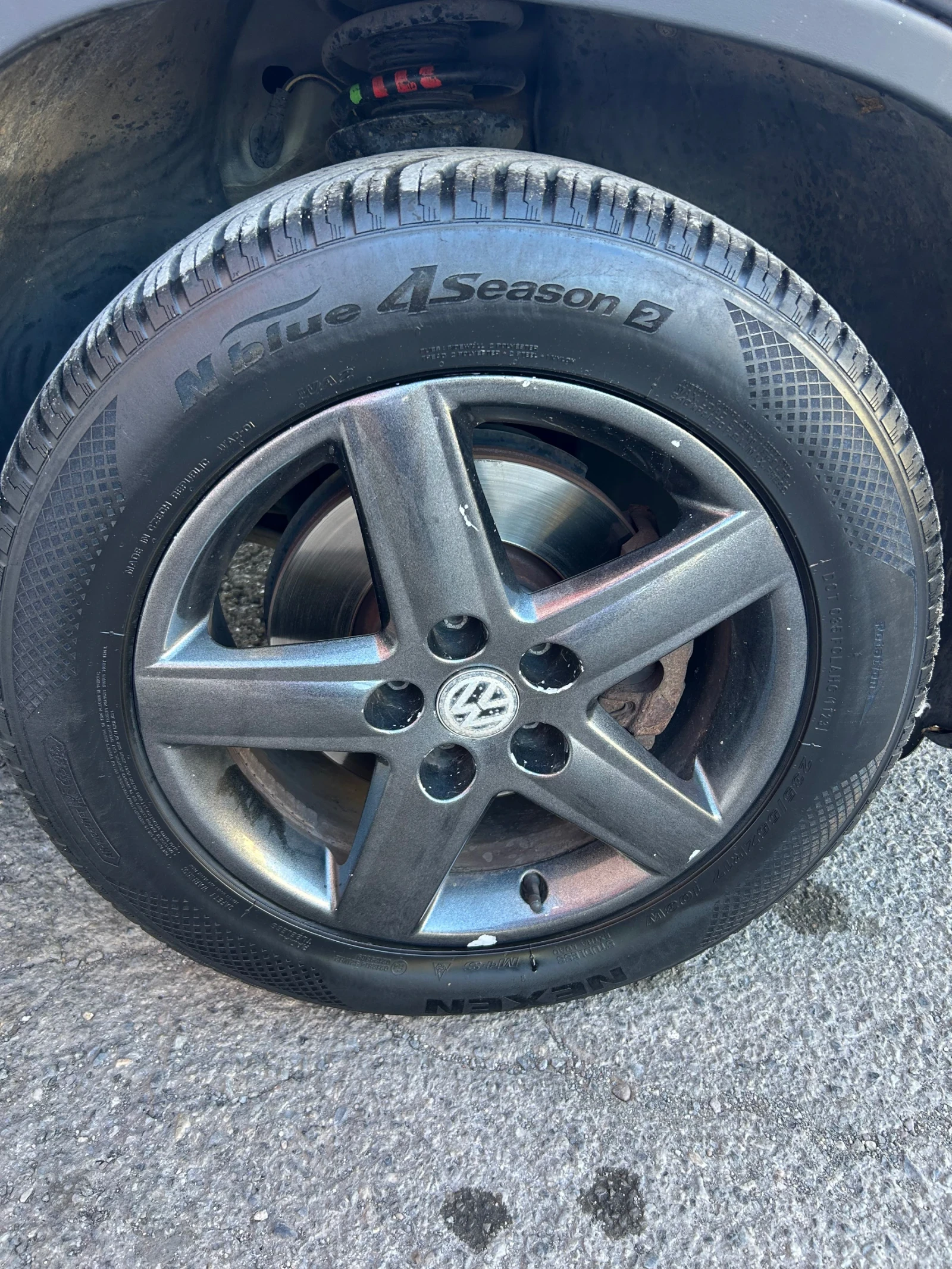 VW Tiguan 2.0tdi, снимка 13 - Автомобили и джипове - 56011381