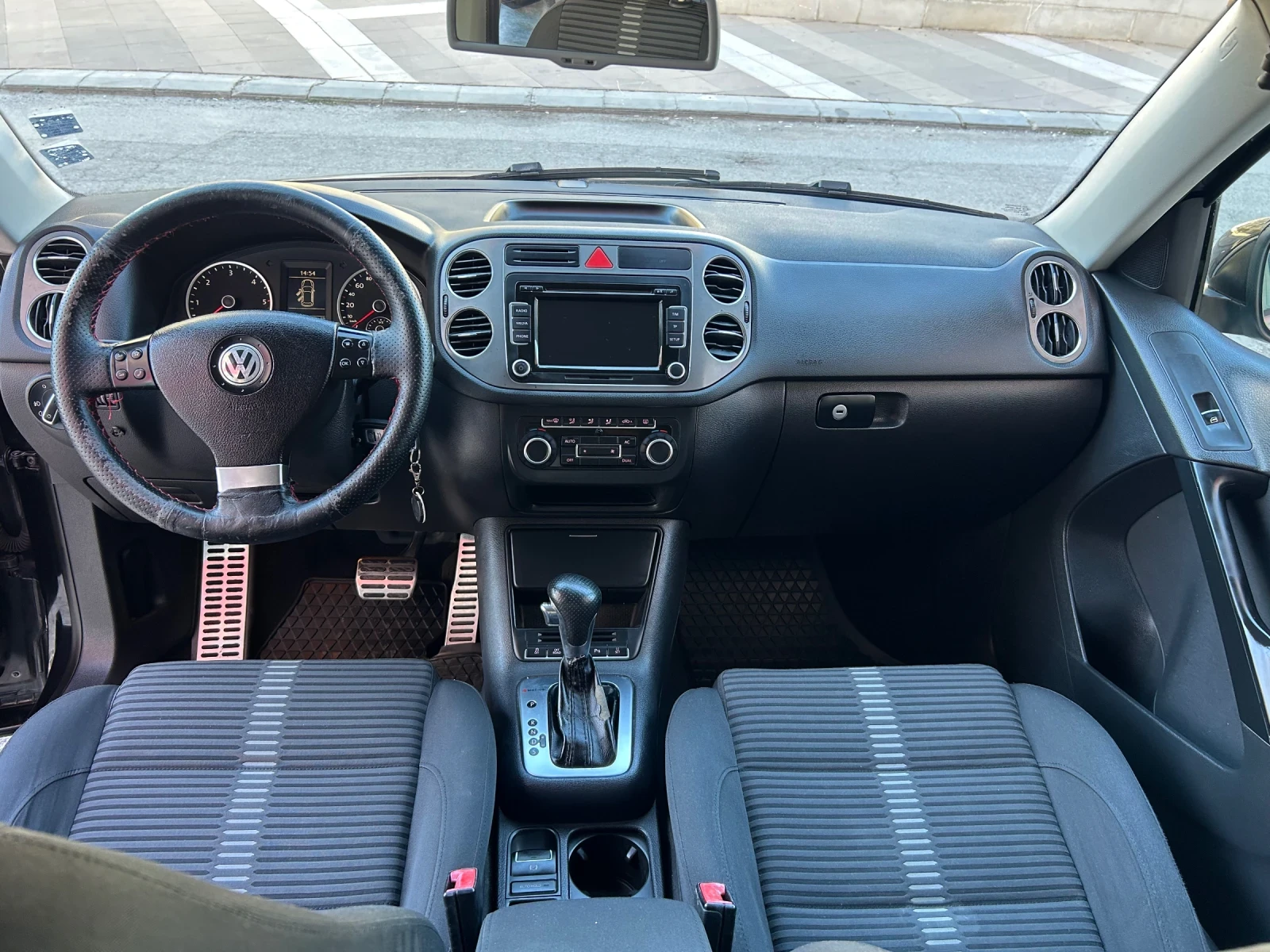 VW Tiguan 2.0tdi, снимка 9 - Автомобили и джипове - 56011381