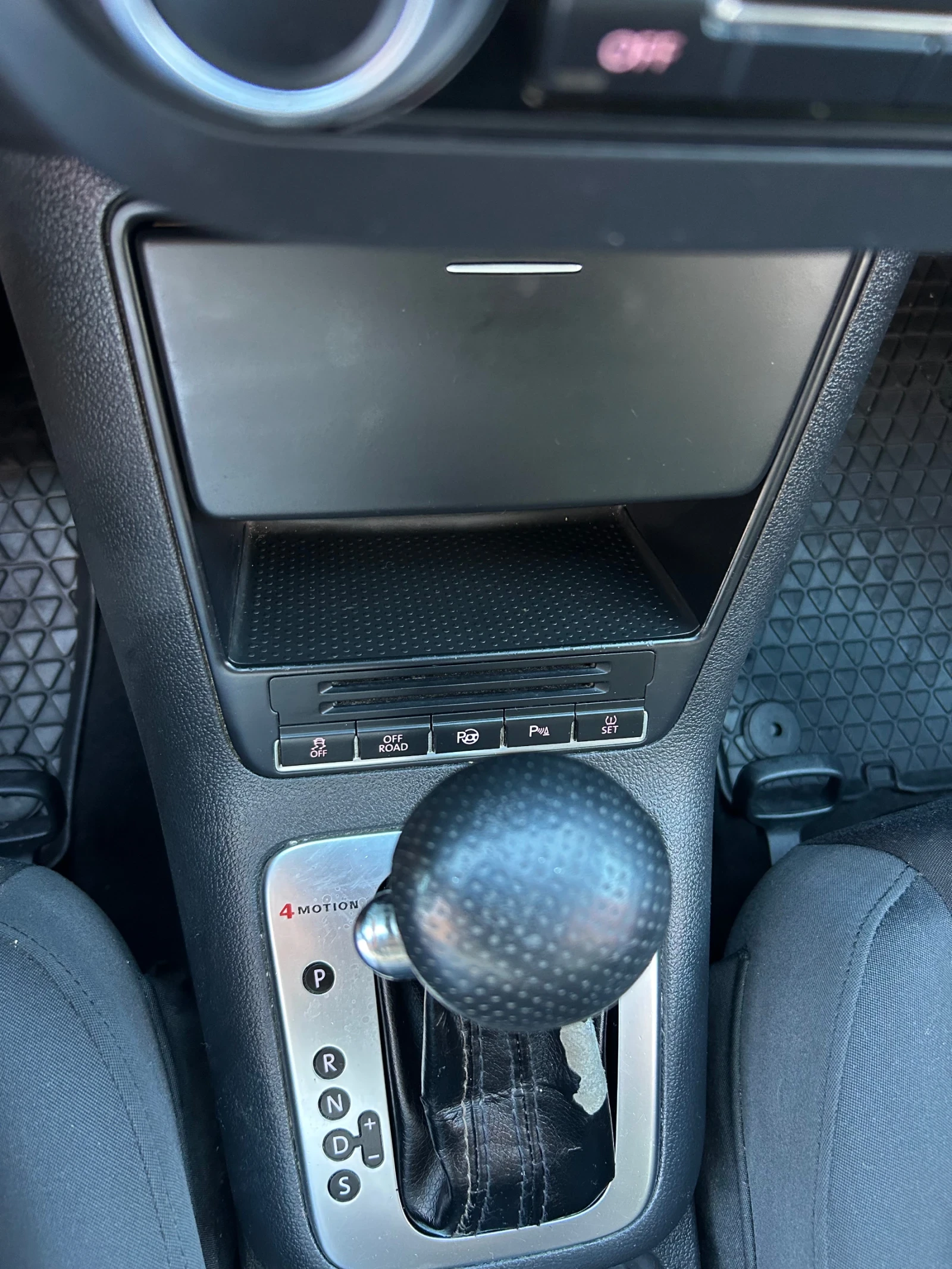 VW Tiguan 2.0tdi, снимка 7 - Автомобили и джипове - 56011381