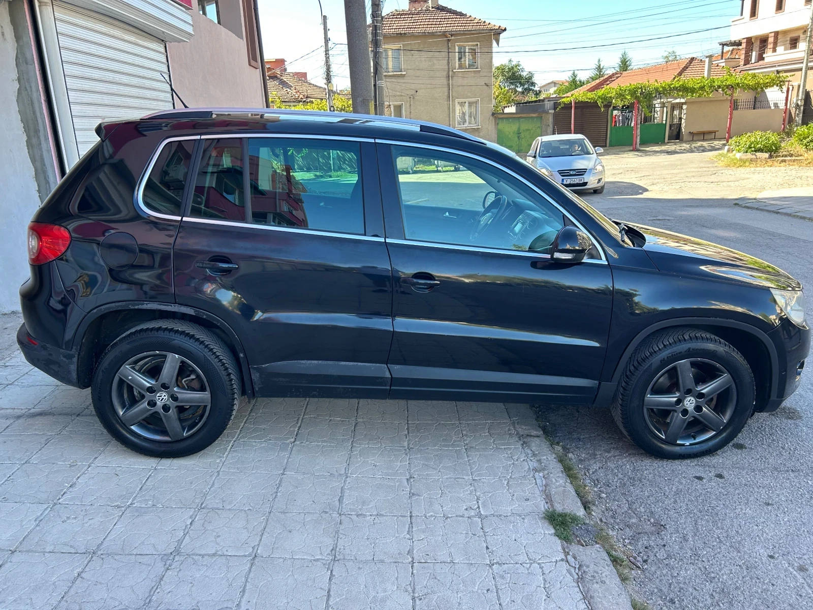 VW Tiguan 2.0tdi, снимка 4 - Автомобили и джипове - 56011381