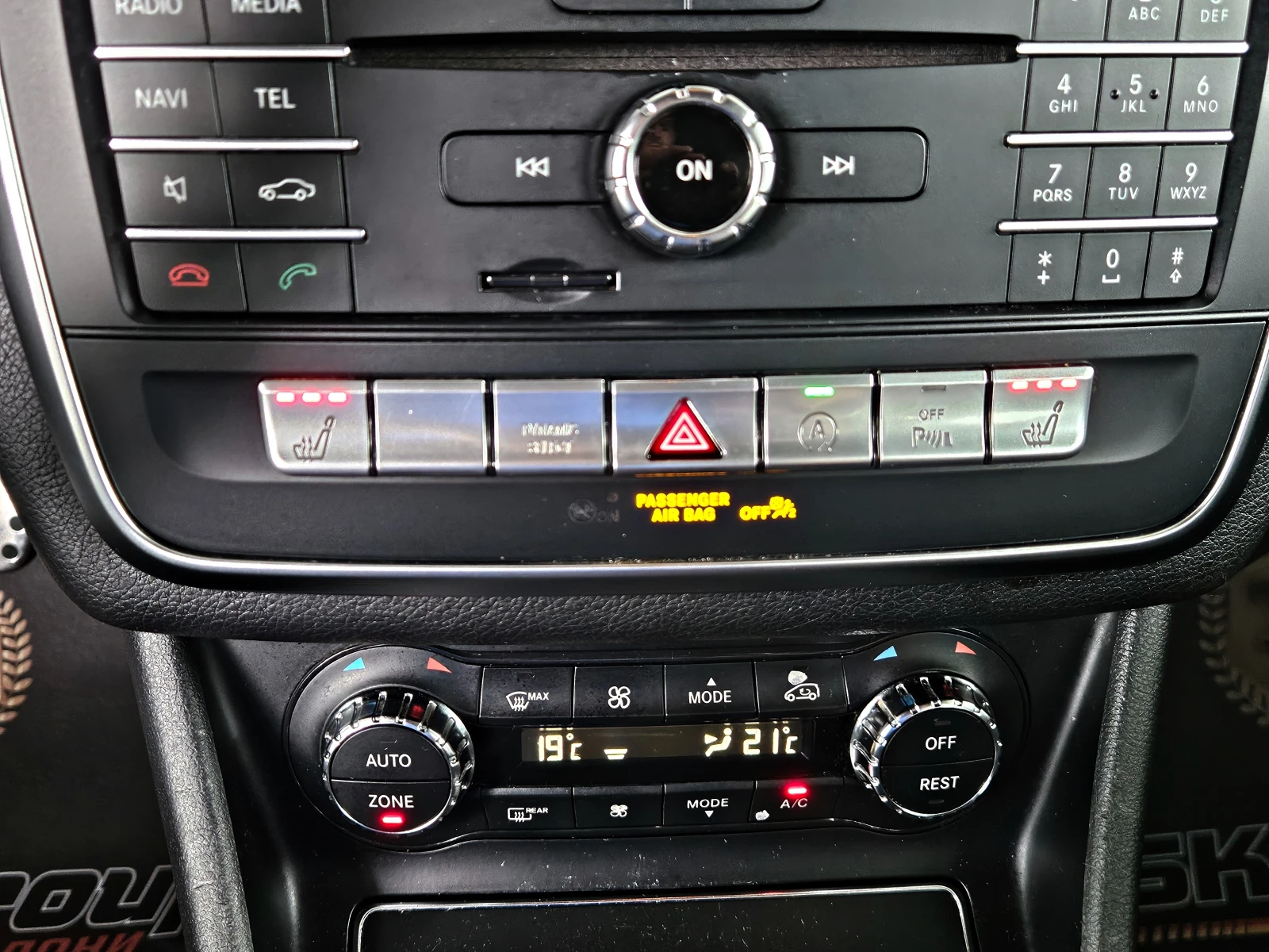 Mercedes-Benz GLA 220 AMG/GERMANY/PANORAMA/CAMERA/ПОДГРЕВ/KEYLESS GO/LIZ, снимка 12 - Автомобили и джипове - 56270545