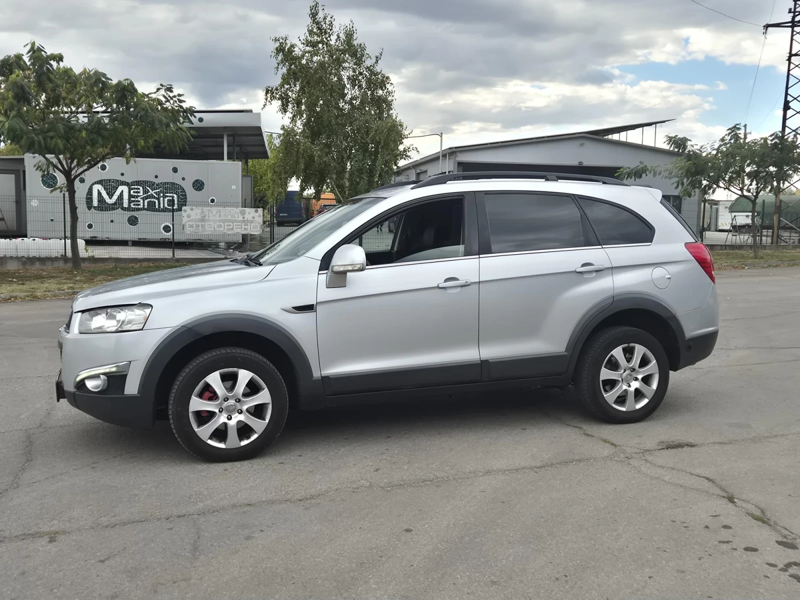 Chevrolet Captiva 2.4 Газ Бензин Face Обслужен, снимка 3 - Автомобили и джипове - 56317956