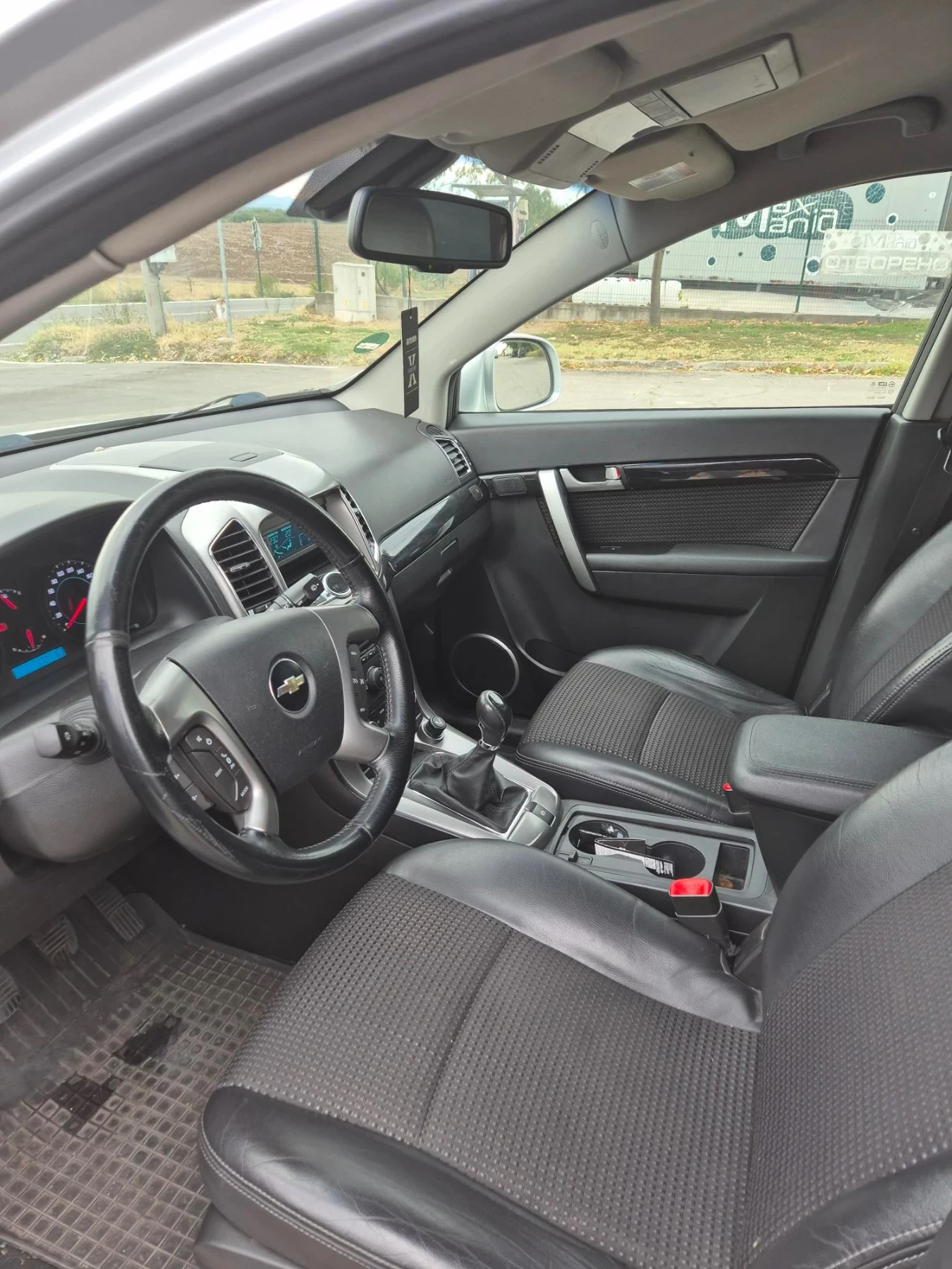 Chevrolet Captiva 2.4 Газ Бензин Face Обслужен, снимка 8 - Автомобили и джипове - 56317956