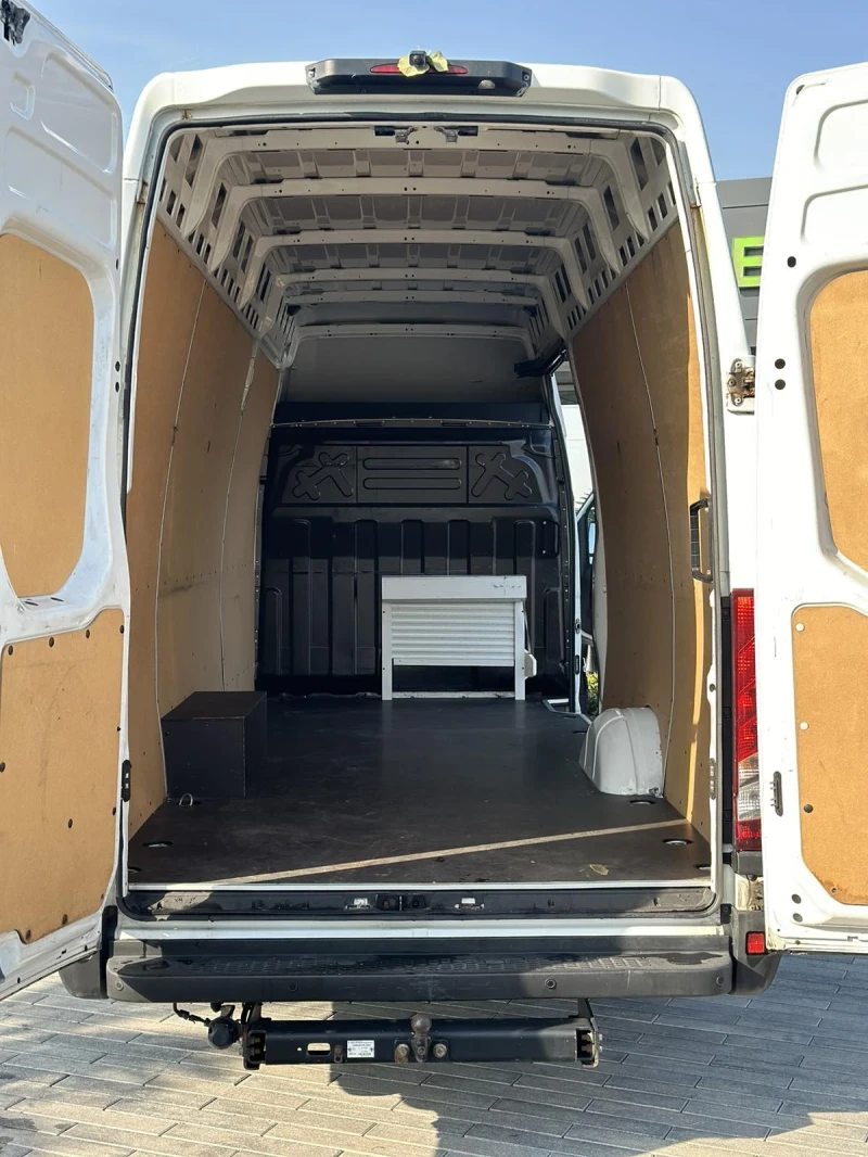 Iveco Daily 3.0 180кс MAXI КАТО НОВ, снимка 11 - Бусове и автобуси - 48343364