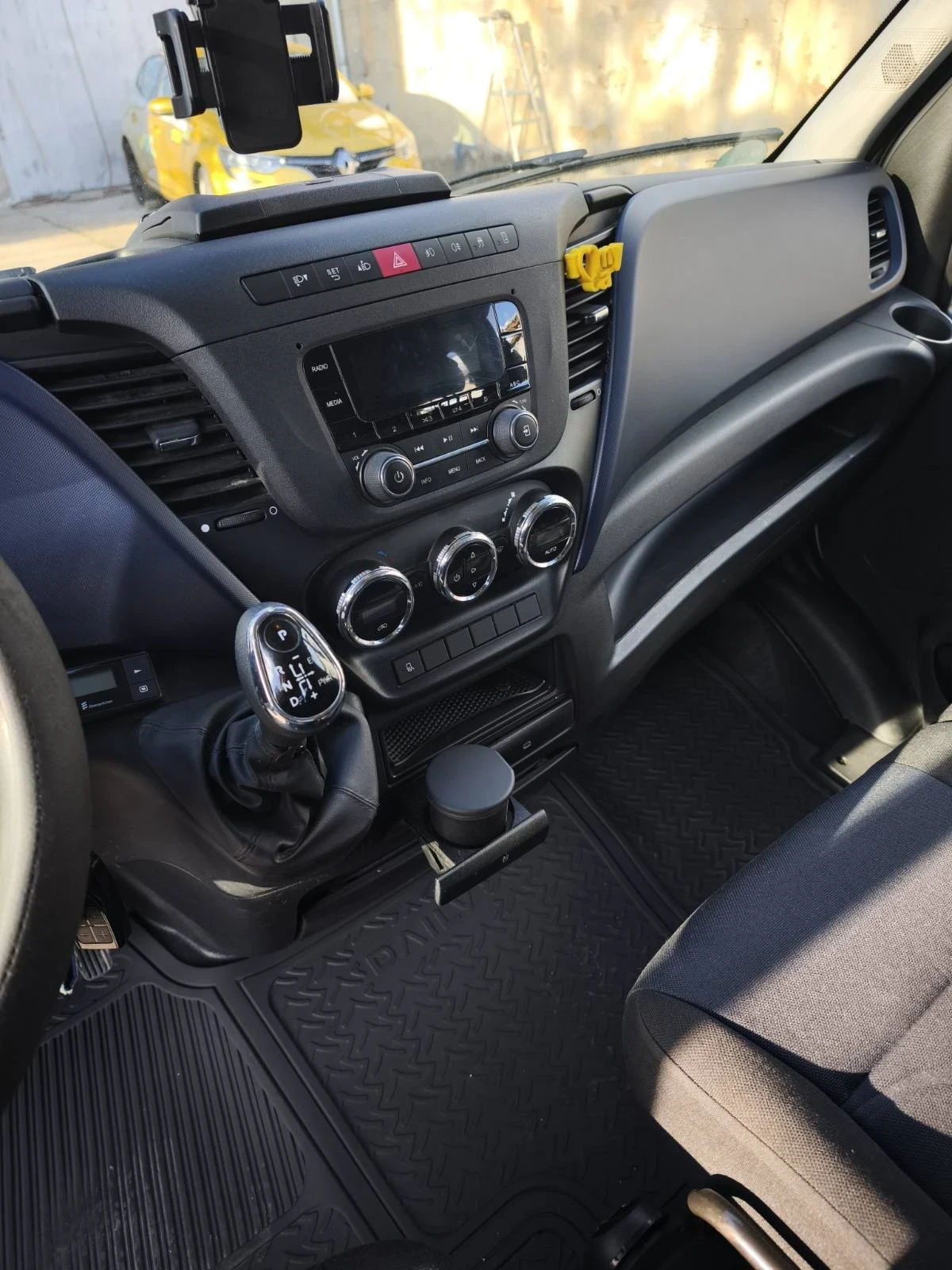 Iveco Daily  35S16 Бордови, снимка 3 - Камиони - 54157226