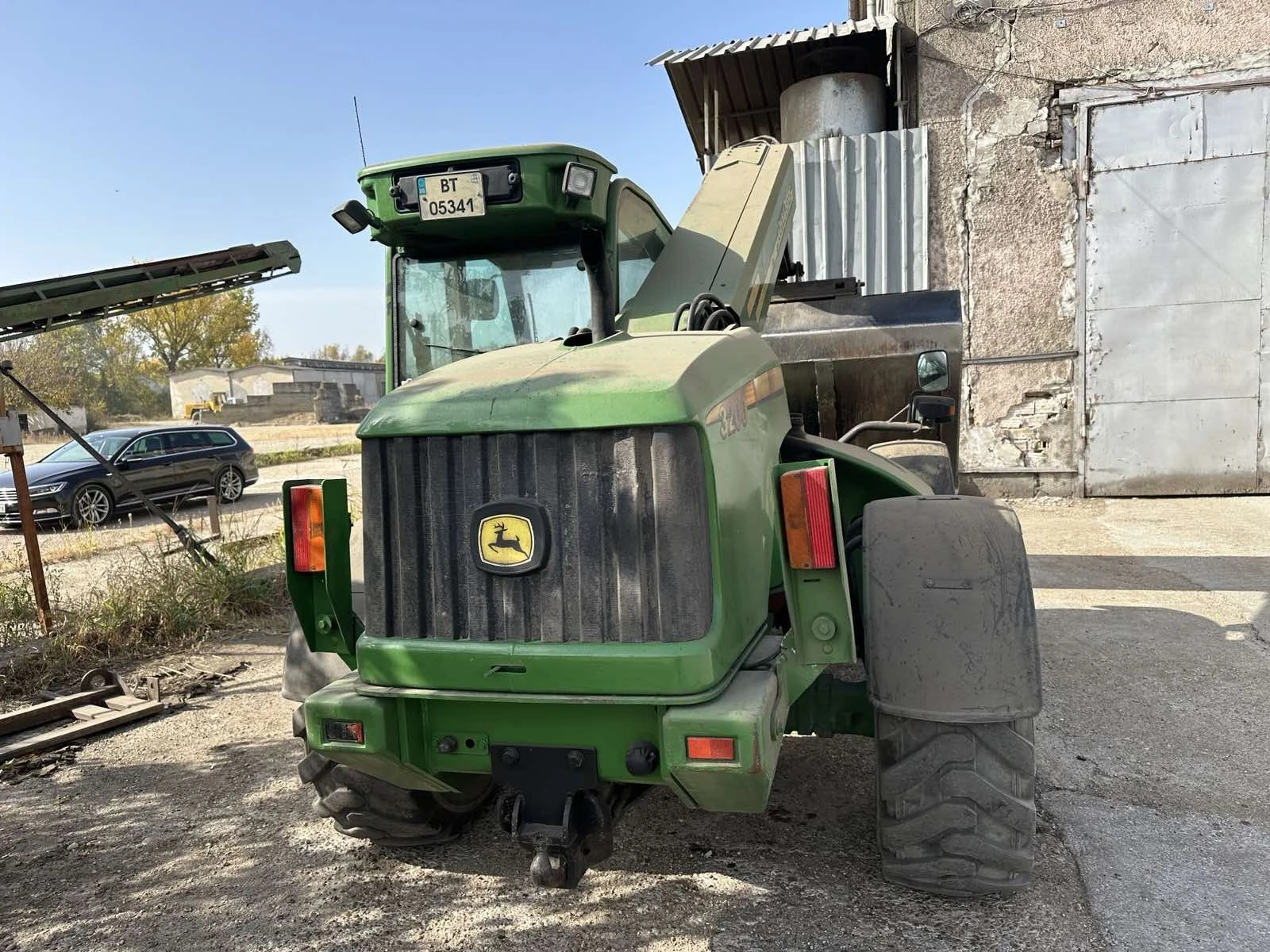 Телескопичен товарач John Deere 3200 - изображение 2