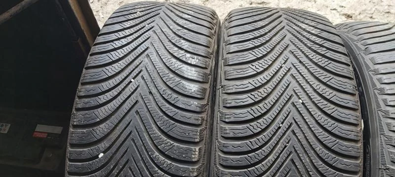 Гуми Зимни 215/55R17, снимка 2 - Гуми и джанти - 35123087