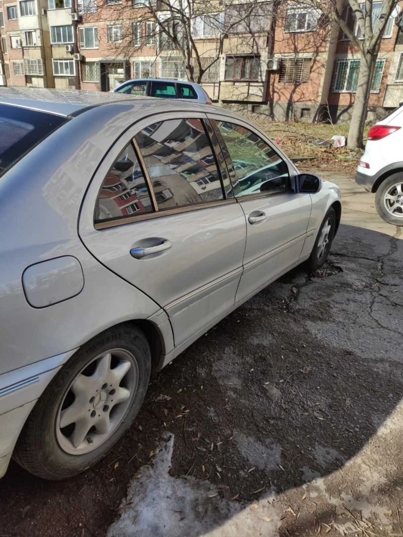 Mercedes-Benz C 180, снимка 4 - Автомобили и джипове - 47517820