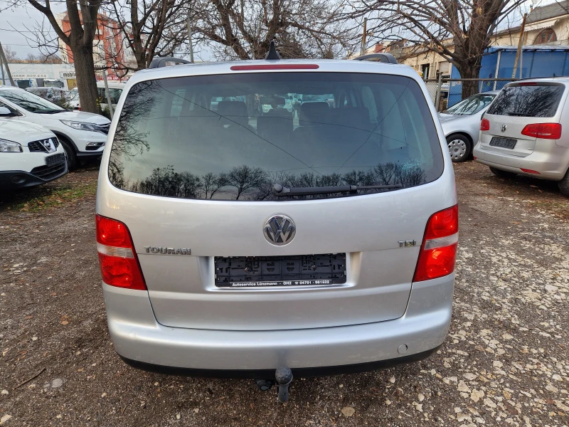 VW Touran, снимка 4 - Автомобили и джипове - 48211634