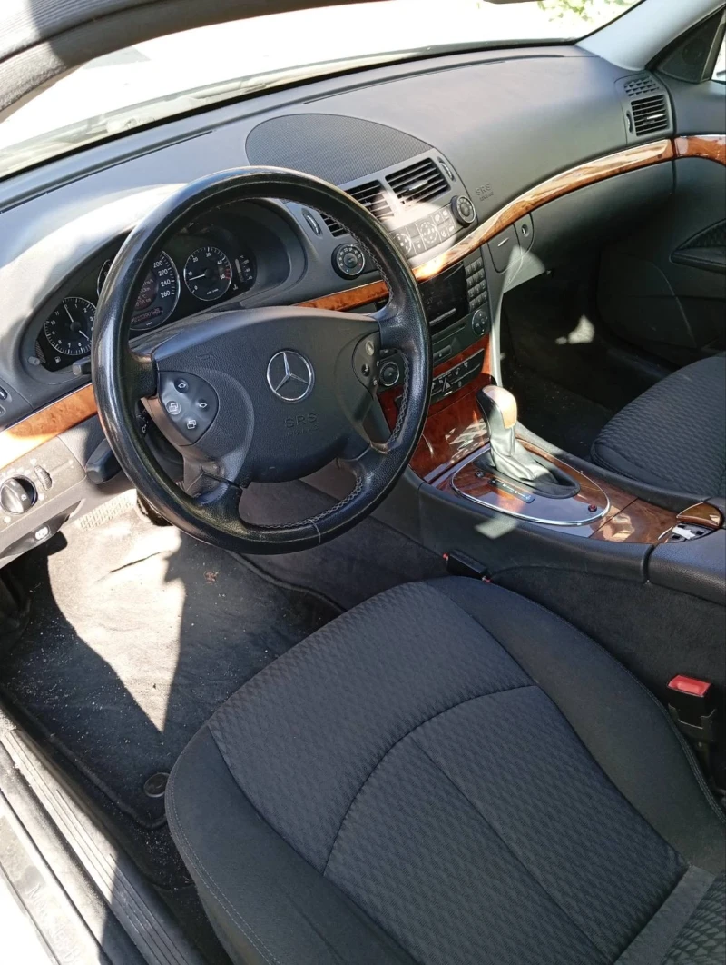 Mercedes-Benz E 280, снимка 8 - Автомобили и джипове - 48521526