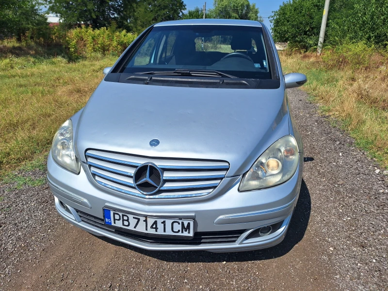 Mercedes-Benz B 180