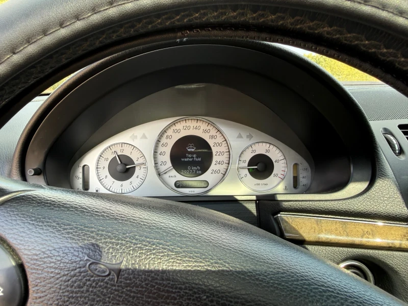 Mercedes-Benz E 320, снимка 5 - Автомобили и джипове - 52337087