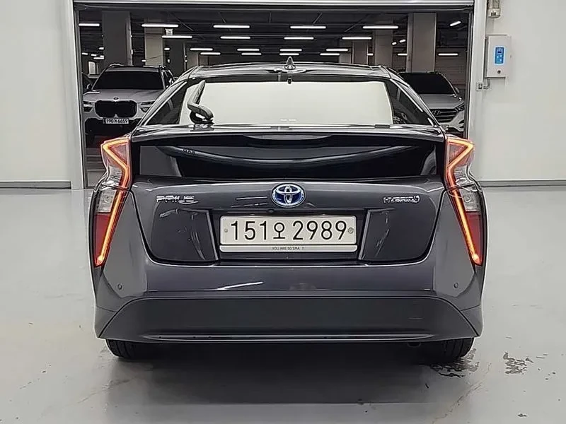 Toyota Prius 1.8 E, снимка 3 - Автомобили и джипове - 54959126