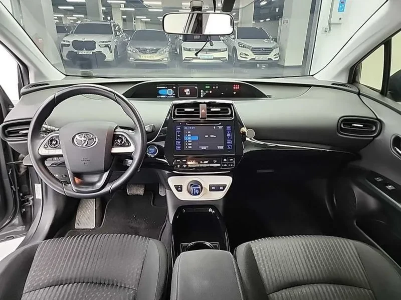Toyota Prius 1.8 E, снимка 7 - Автомобили и джипове - 54959126