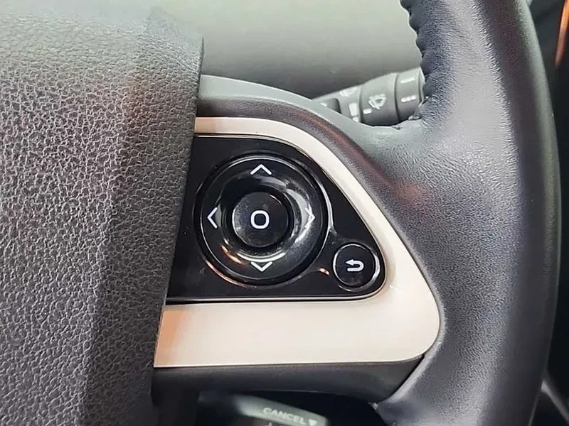Toyota Prius 1.8 E, снимка 15 - Автомобили и джипове - 54959126