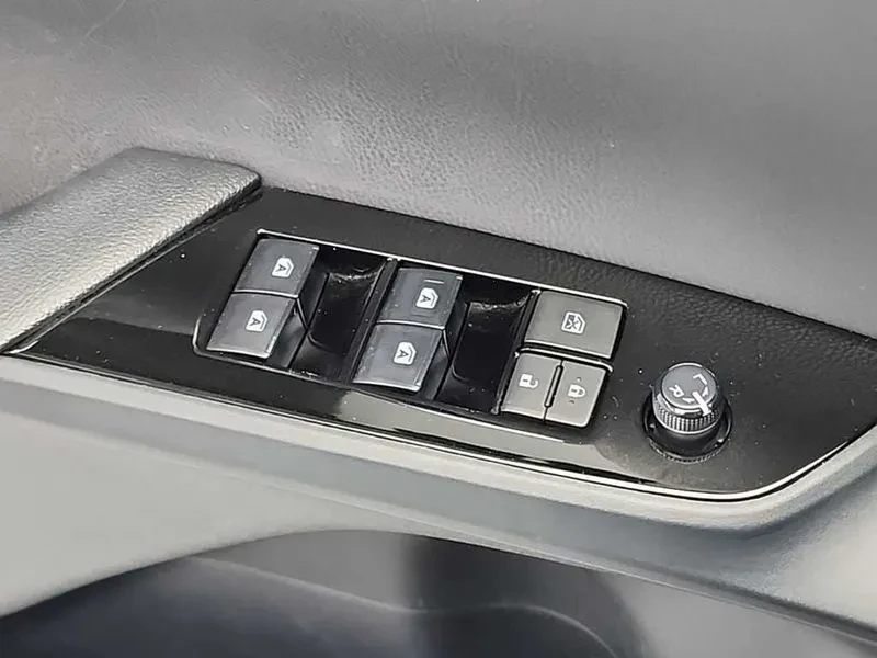 Toyota Prius 1.8 E, снимка 17 - Автомобили и джипове - 54959126