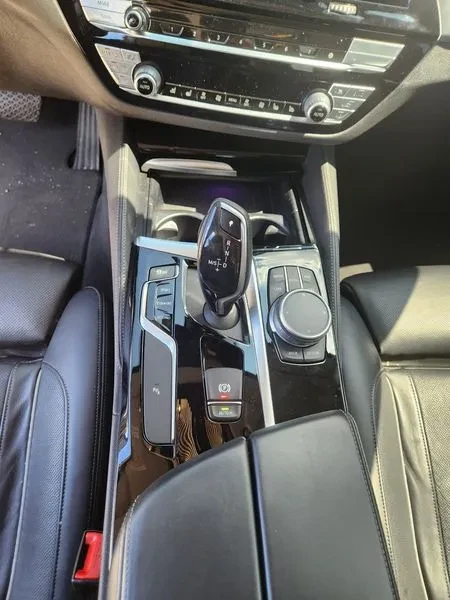BMW 530 I Luxury, снимка 10 - Автомобили и джипове - 55832689