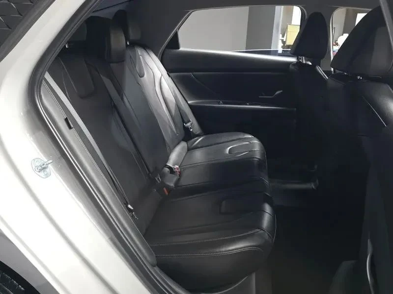 Hyundai Elantra, снимка 11 - Автомобили и джипове - 56726837