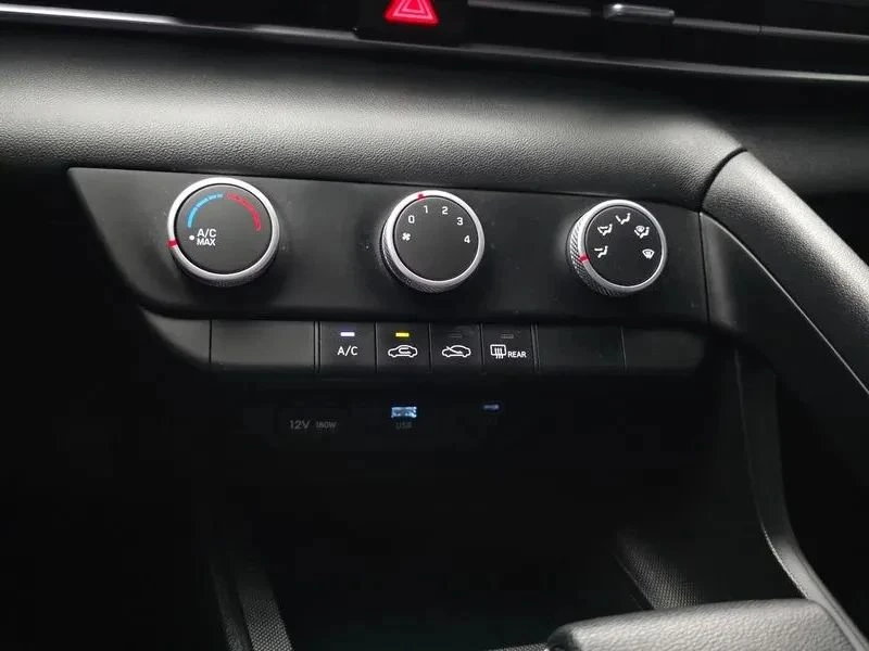 Hyundai Elantra, снимка 17 - Автомобили и джипове - 56726837