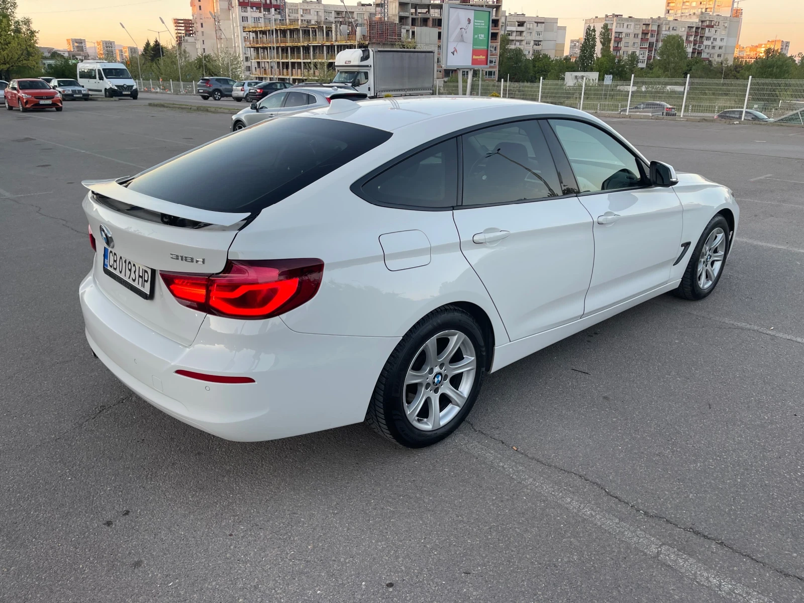 BMW 3gt 318D Gran Turismo Advantage LED* Navi* Cam - изображение 5