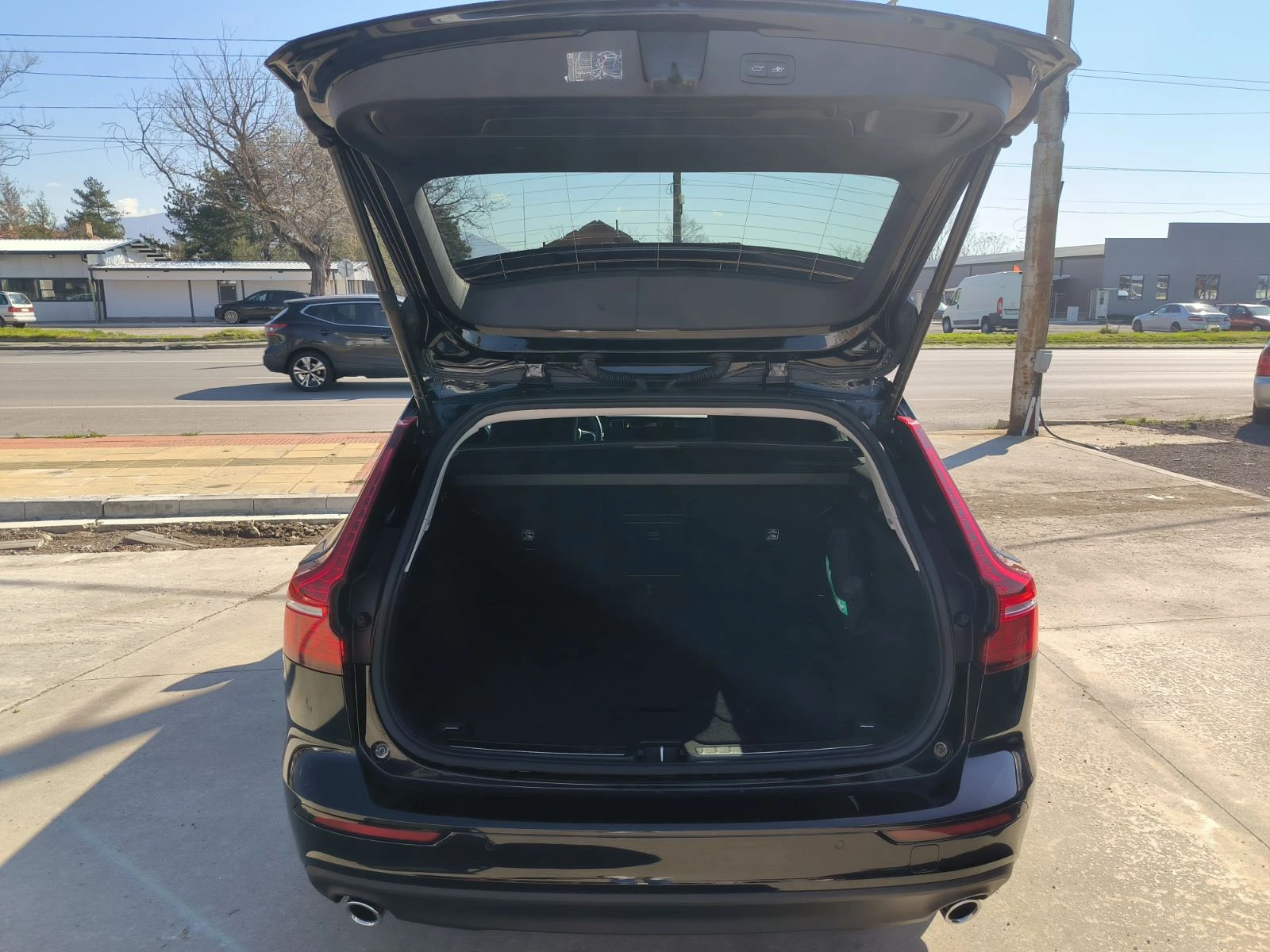 Volvo V60 2.0d-Hybrid-Navi-Kamera-Automat-Euro-6D-Keyless, снимка 11 - Автомобили и джипове - 54135010