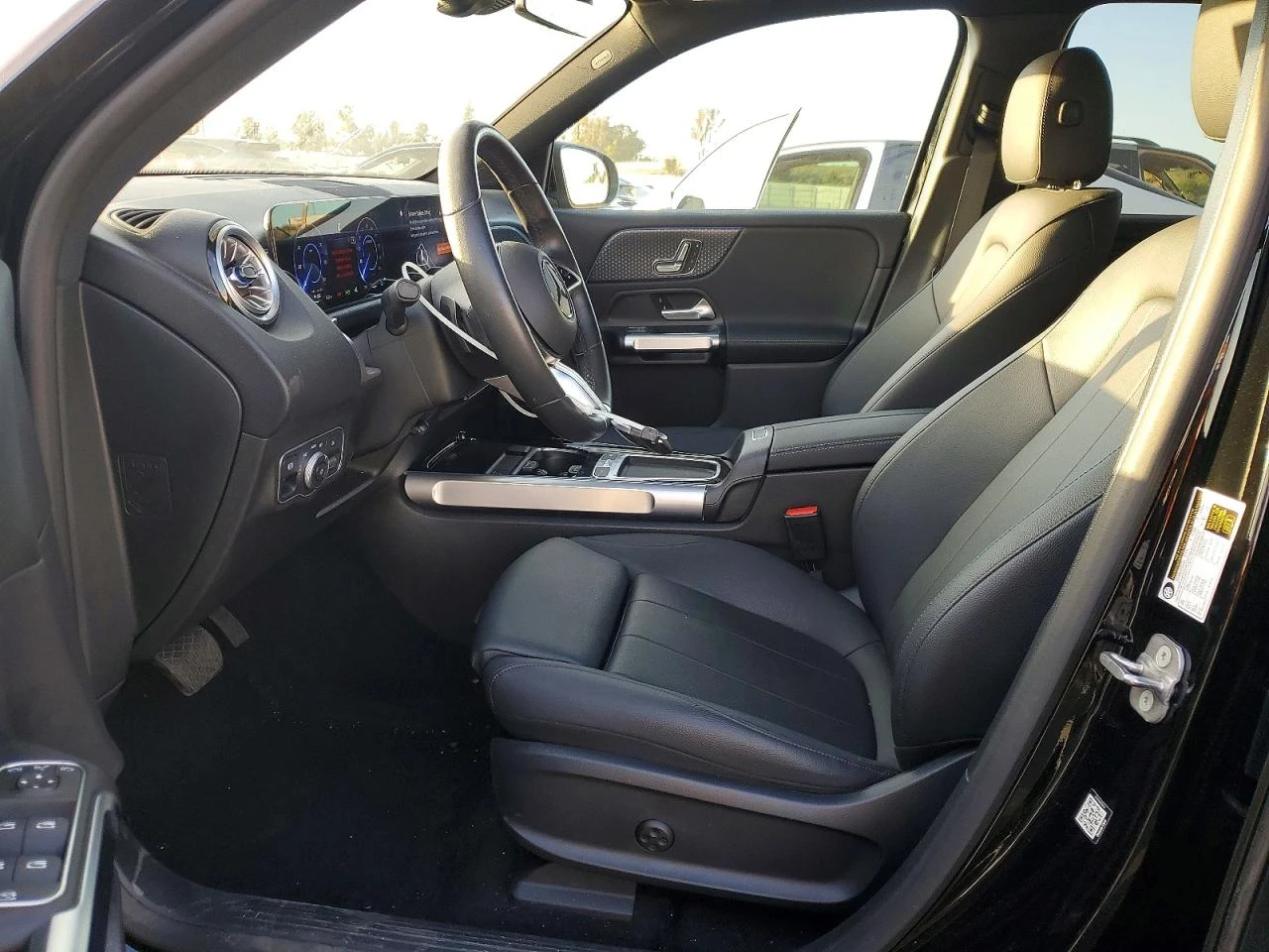 Mercedes-Benz EQB 250+ , снимка 7 - Автомобили и джипове - 54144102