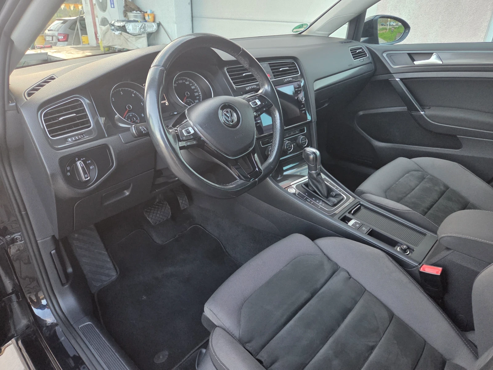 VW Golf 2.0 TDI DSG 7 Панорама Keyless ACC LED , снимка 7 - Автомобили и джипове - 54189857