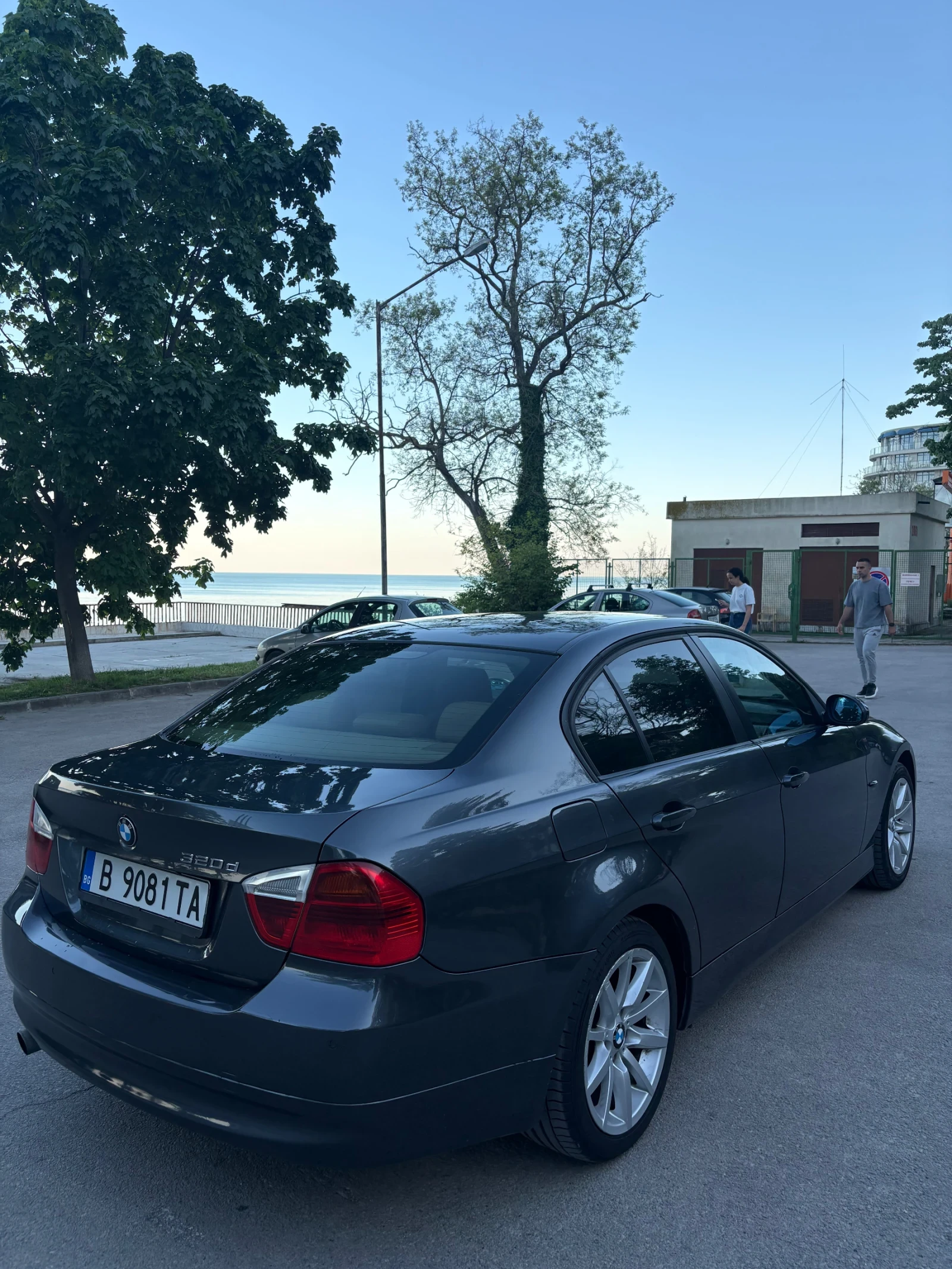 BMW 320 320d, снимка 3 - Автомобили и джипове - 54598571