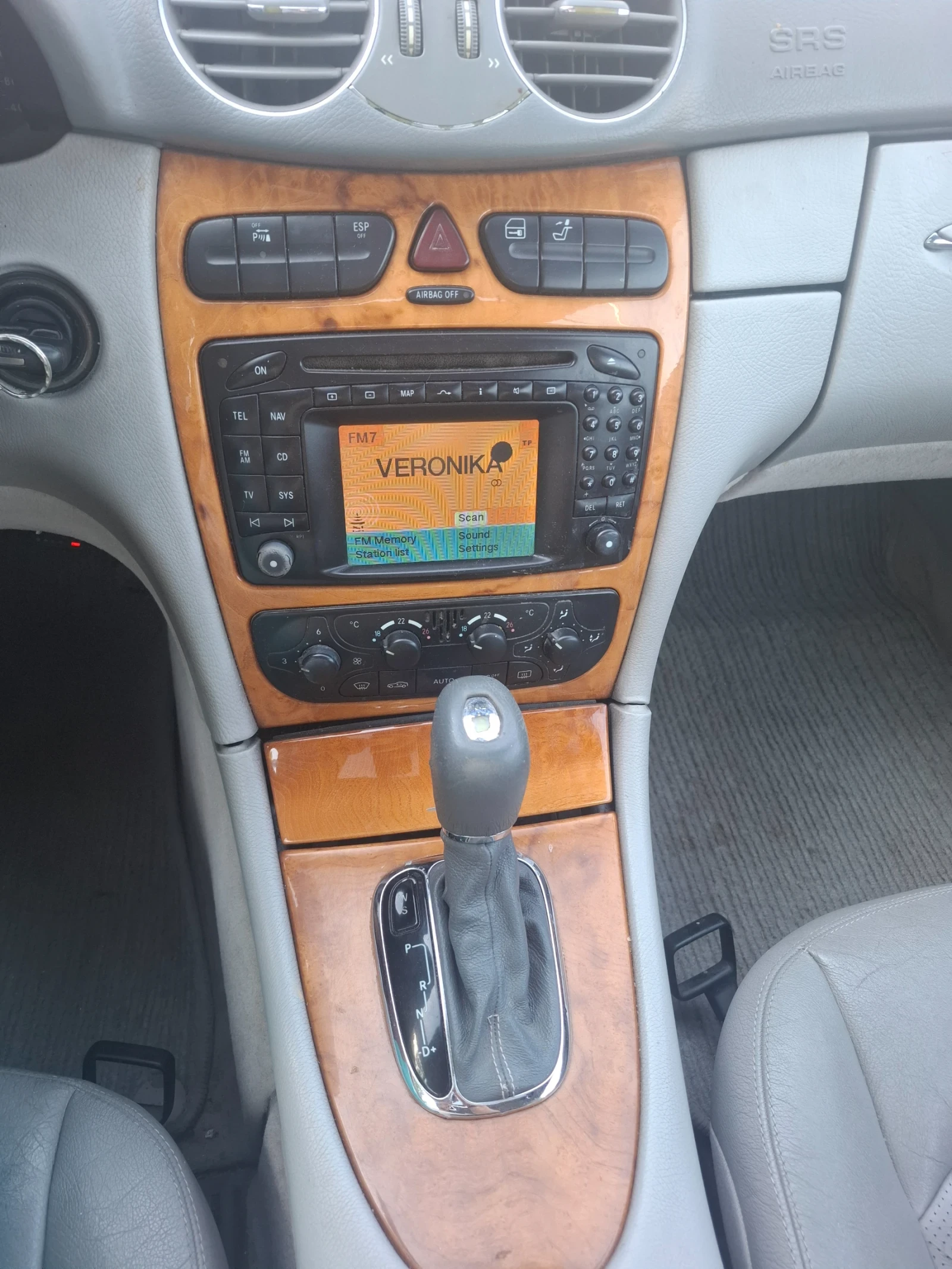 Mercedes-Benz CLK 320 avantgarde, снимка 7 - Автомобили и джипове - 55537108