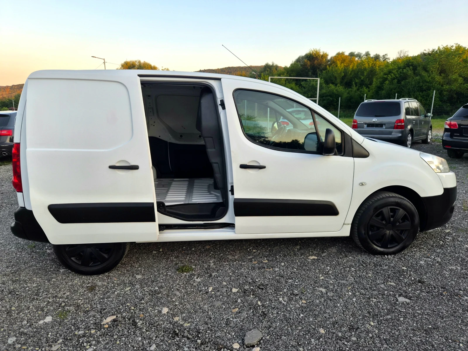 Peugeot Partner 1.6HDI CLIMA TOP, снимка 7 - Автомобили и джипове - 55623359