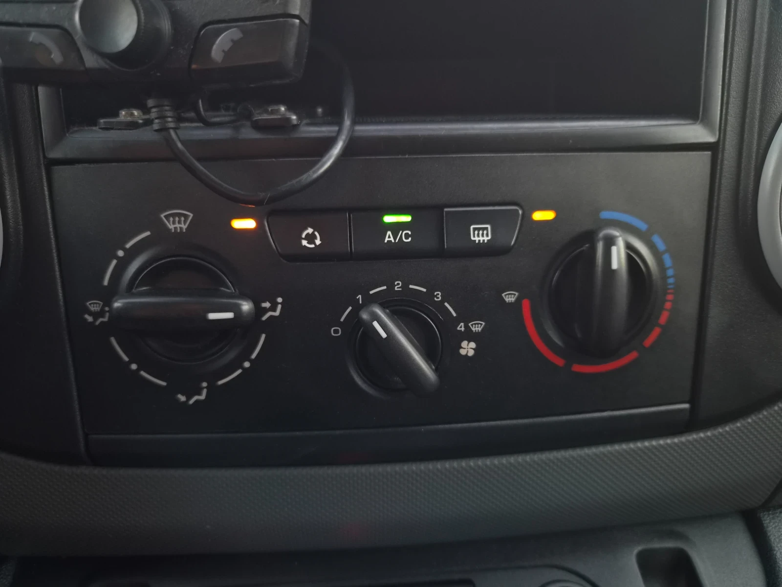 Peugeot Partner 1.6HDI CLIMA TOP, снимка 16 - Автомобили и джипове - 55623359