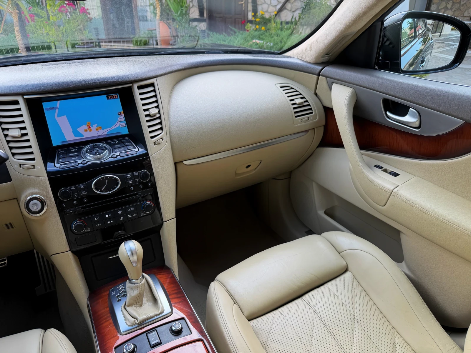 Infiniti Fx 30 d S * РЕАЛНИ КИЛОМЕТРИ* , снимка 11 - Автомобили и джипове - 56183823