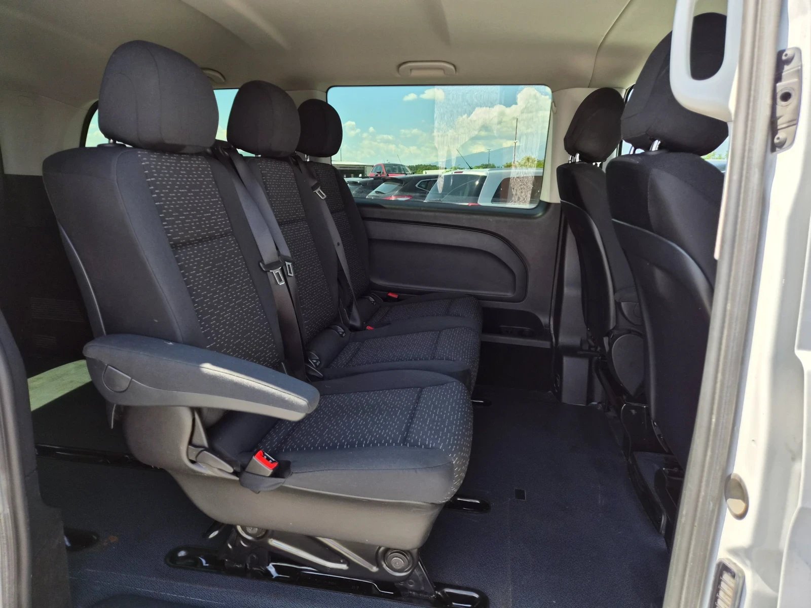 Mercedes-Benz Vito 2.0 D 136кс АВТОМАТИК 2022 година ЕВРО 6, снимка 14 - Бусове и автобуси - 54295082