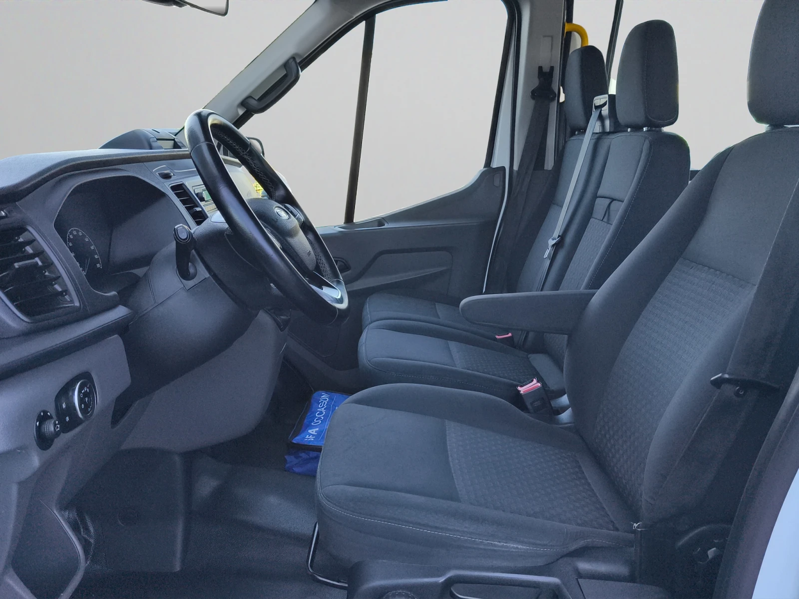 Ford Transit Kombi 8+ 1 места 2.0 Hybrid 130hp E6D//2205R13, снимка 11 - Бусове и автобуси - 55473470