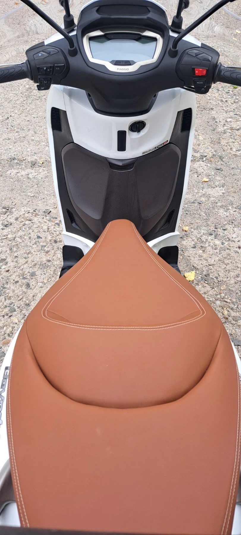 Piaggio Beverly 300hpe като нов, снимка 2 - Мотоциклети и мототехника - 56085801