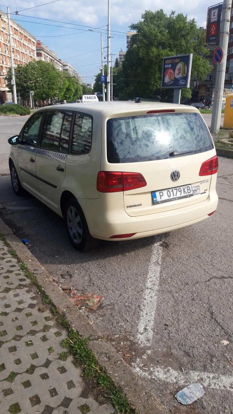 VW Touran TSI, снимка 4 - Автомобили и джипове - 47553811