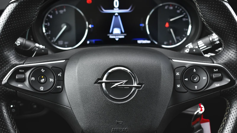 Opel Insignia Sports Tourer 2.0d OPC Line 4x4 Automatic, снимка 13 - Автомобили и джипове - 51498853