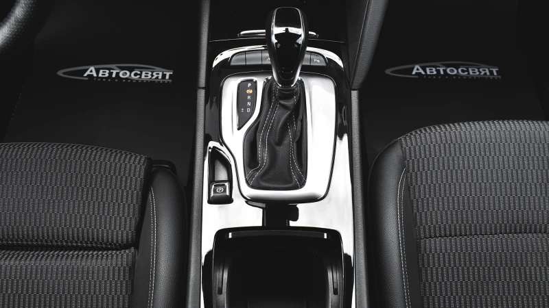 Opel Insignia Sports Tourer 2.0d OPC Line 4x4 Automatic, снимка 14 - Автомобили и джипове - 51498853