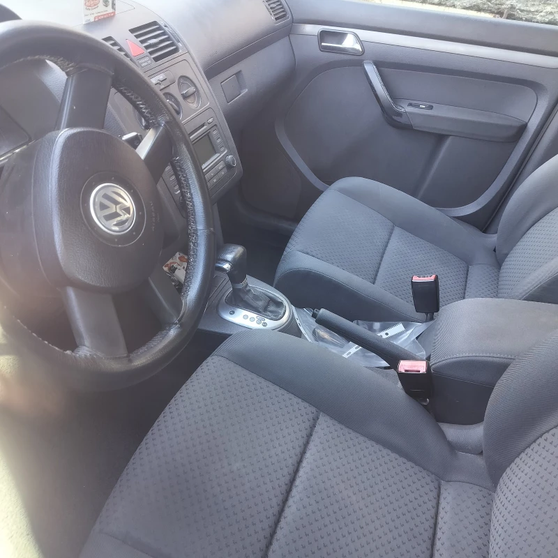 VW Touran, снимка 5 - Автомобили и джипове - 52554894