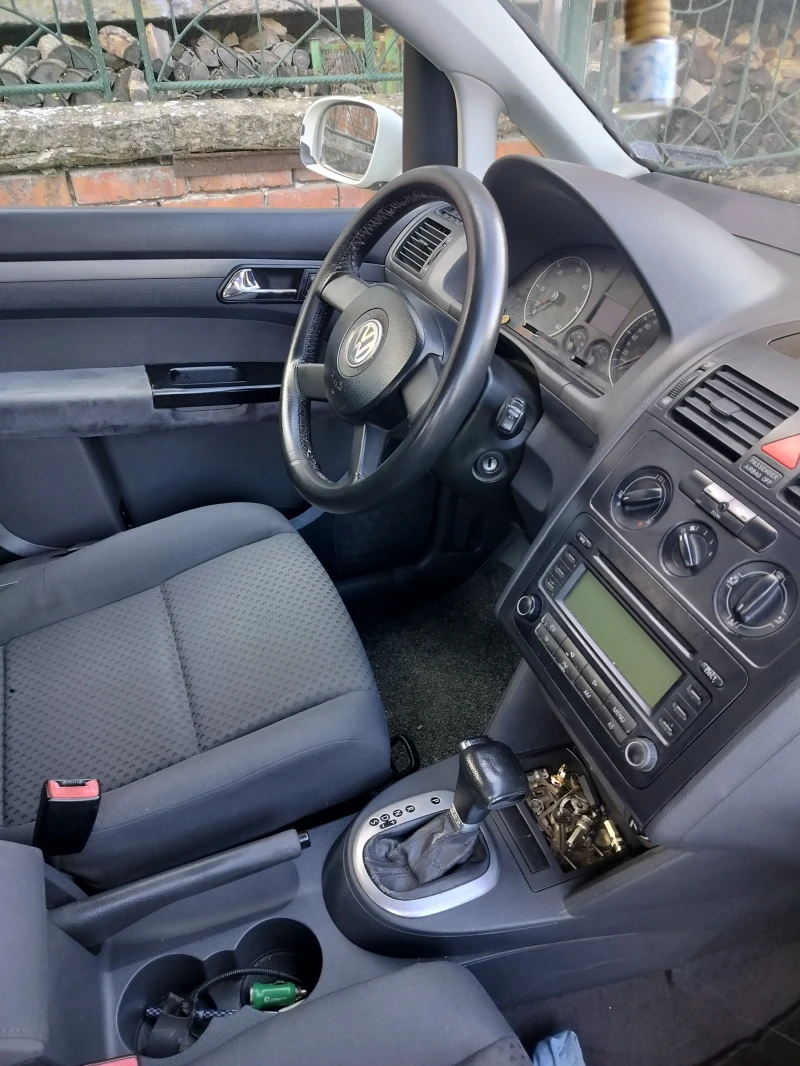 VW Touran, снимка 6 - Автомобили и джипове - 52554894