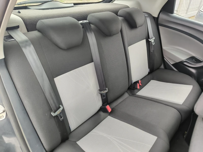 Seat Ibiza 1.2i, снимка 11 - Автомобили и джипове - 52713883