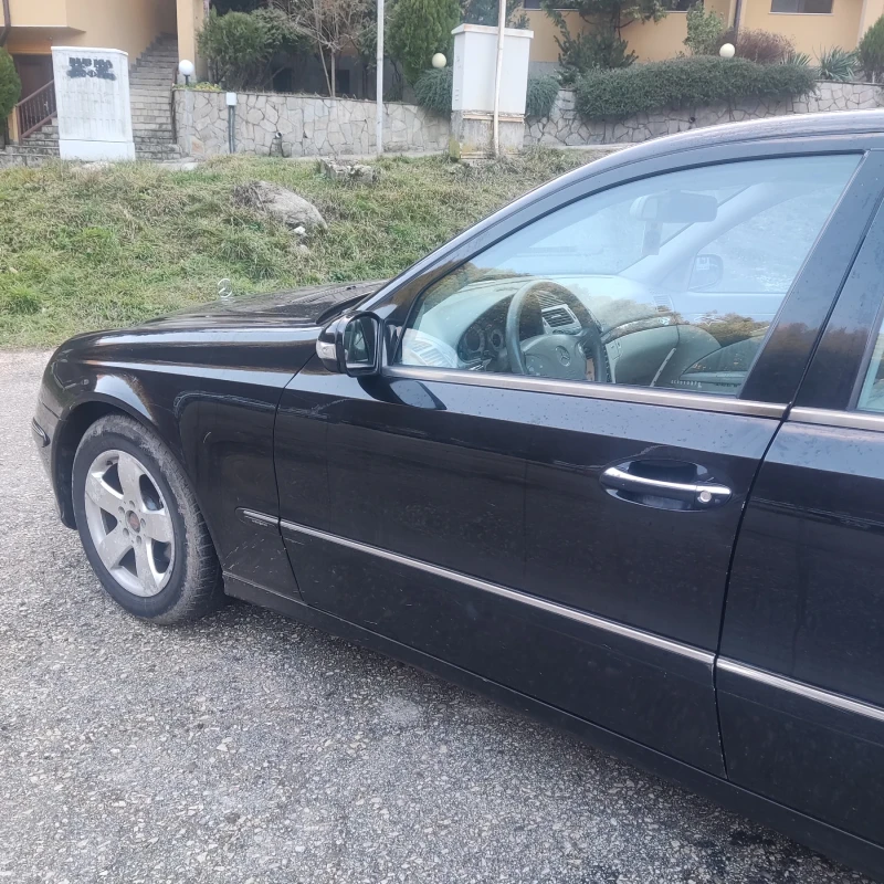 Mercedes-Benz E 220, снимка 7 - Автомобили и джипове - 53027749