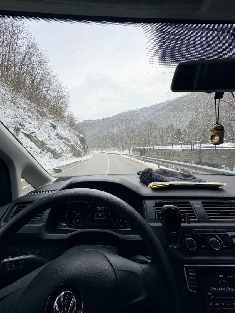 VW Caddy 2.0 тди автомат, снимка 8 - Автомобили и джипове - 53283894