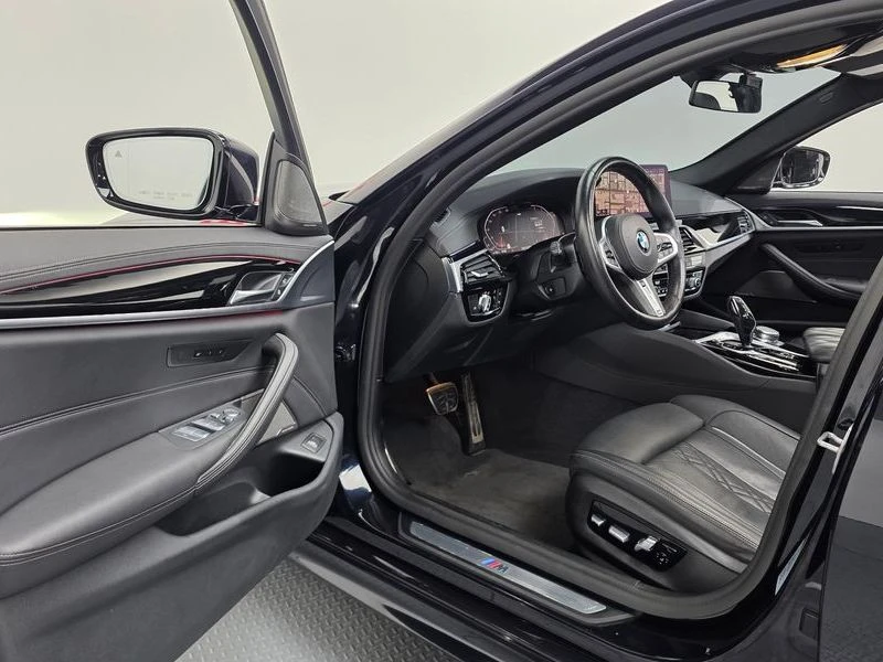 BMW 530 530i M Sport Package| 252к.с.| ВКЛ.ТЕХНОТЕСТ, снимка 9 - Автомобили и джипове - 55441725